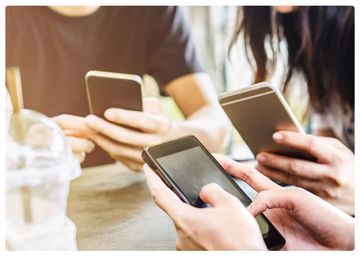 phone at the table | silently kills conversations—and business deals